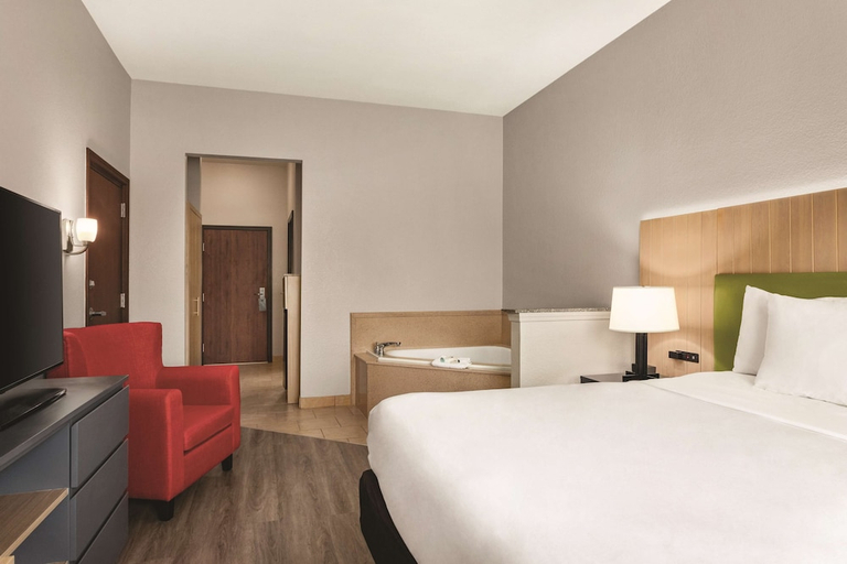 Bedroom 3, Country Inn & Suites by Radisson, Byram/Jackson South, MS, Hinds