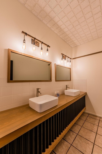 Bathroom 3, The Raging Elk Adventure Lodging, East Kootenay