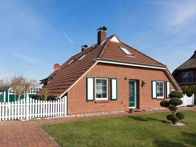Exterior 2, Snug Apartment in Hage, Aurich