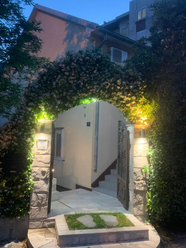 Others 4, Apartments Amigo