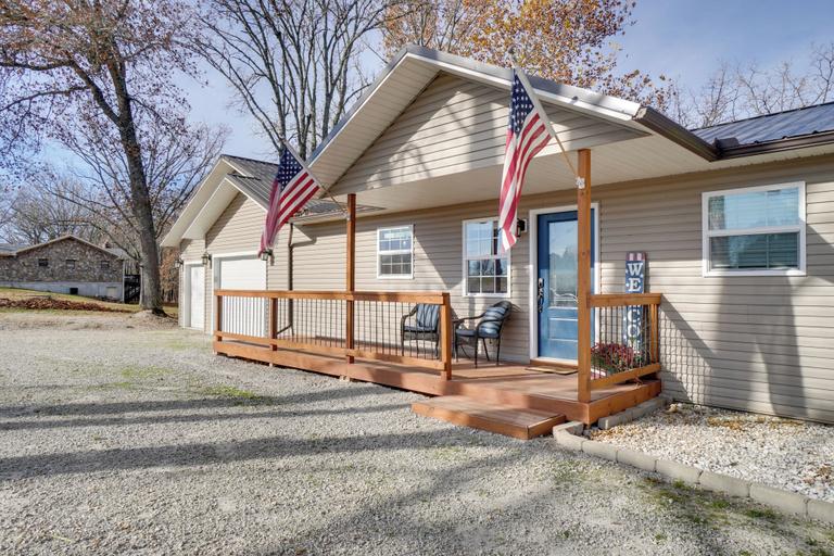Exterior & Views 2, Table Rock Lake Home - Fire Pit & Lake Views!, Barry
