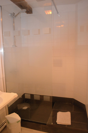 Bathroom 5, Jouandassou, Hautes-Pyrénées