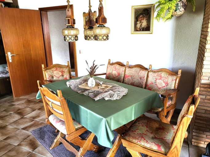 Others 4, Regal Apartment in Pracht with Garden and Grill, Altenkirchen (Westerwald)