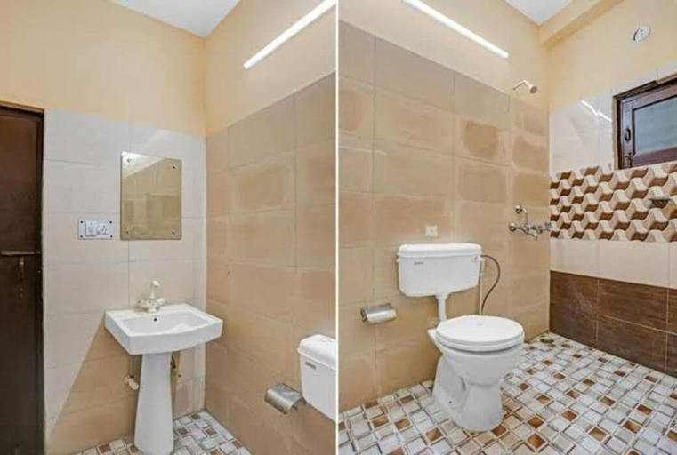 Bathroom, Vishen Residency, Gautam Buddha Nagar