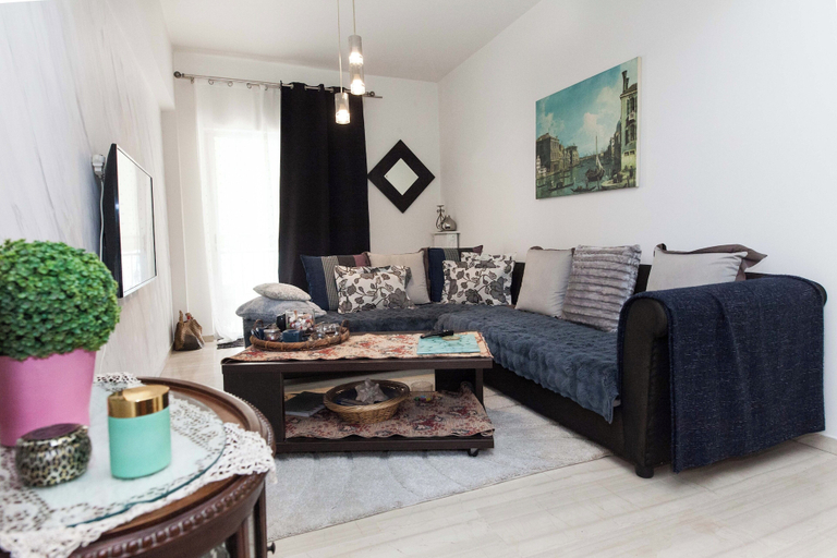Others 5, Urban Cosy 2 Bd Apt Near Metro w Balcony, Attica
