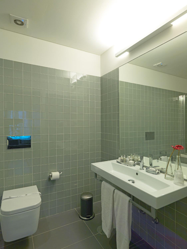 Bathroom 4, New Oporto Apartaments - São Bento, Porto