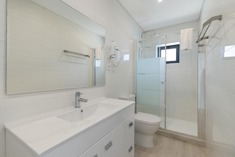 Bathroom 4, Villa Tropicana, Albufeira