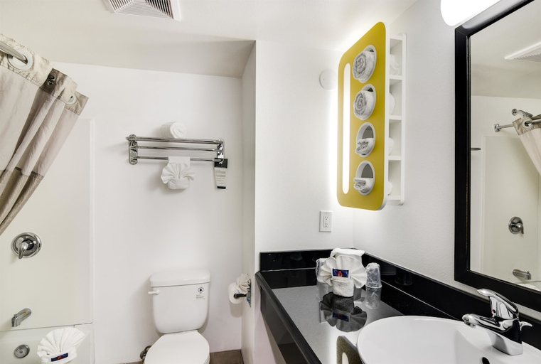 Bathroom 3, Motel6 Carson, CA, Los Angeles