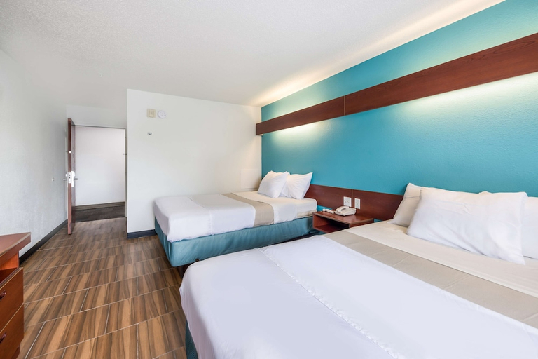 Bedroom 3, Golden Isles Inn & Suites Brunswick South, Glynn