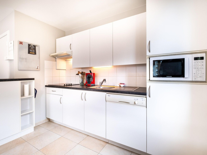 Private kitchen 4, Promonade Z204 Duplex Apartment in Koksijde, West-Vlaanderen