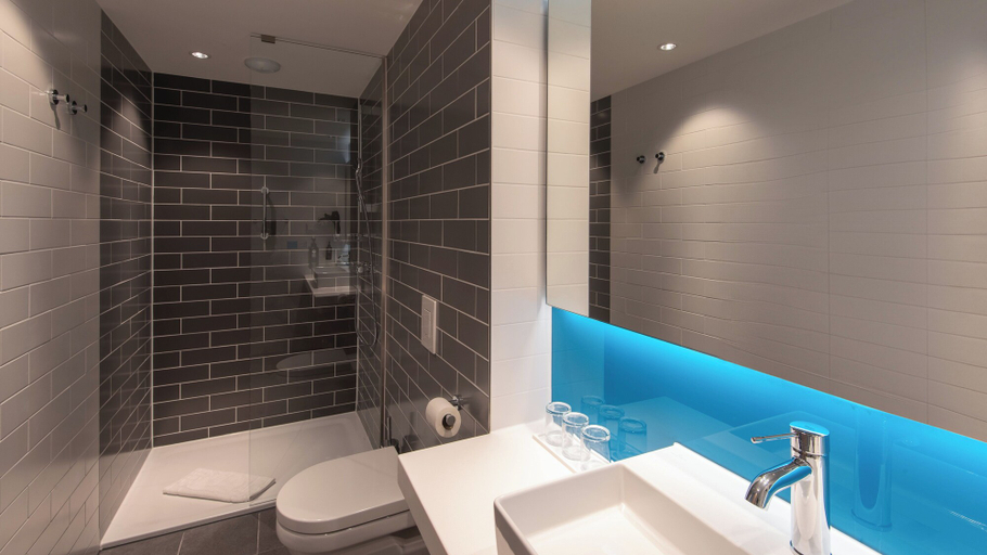 Bathroom 5, Holiday Inn Express HEILBRONN, Heilbronn