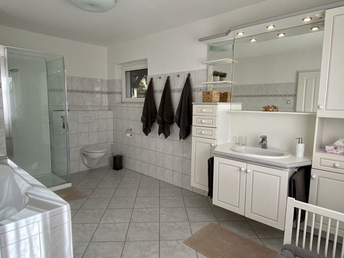 Bathroom 4, Cuddly Shell Modern Retreat, Ostholstein