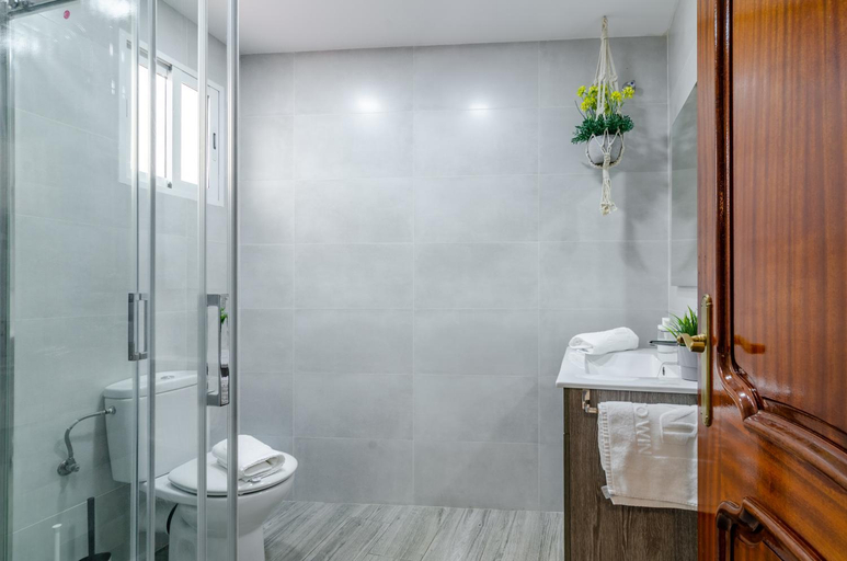 Bathroom 3, WintowinRentals Your Home Steps from the Center, Málaga