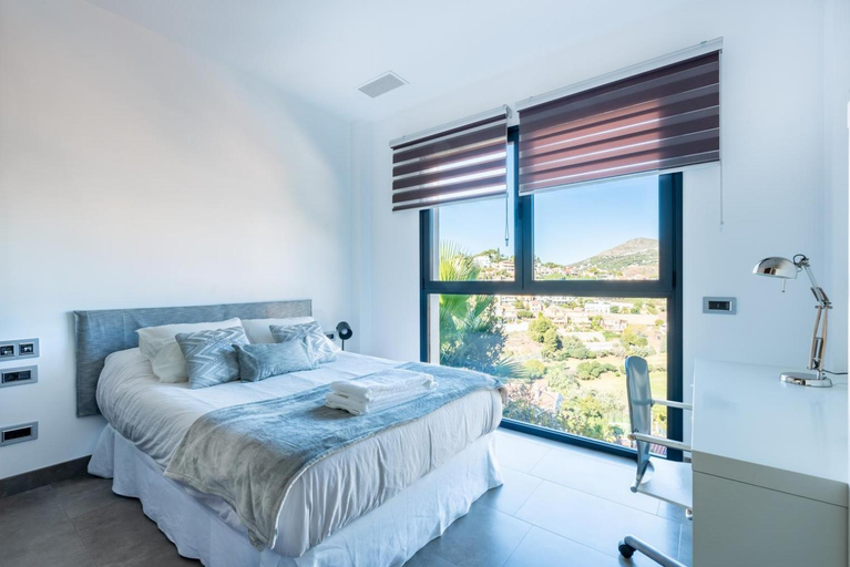 3, Luxury Villa with swimming pool and amazing views, Málaga