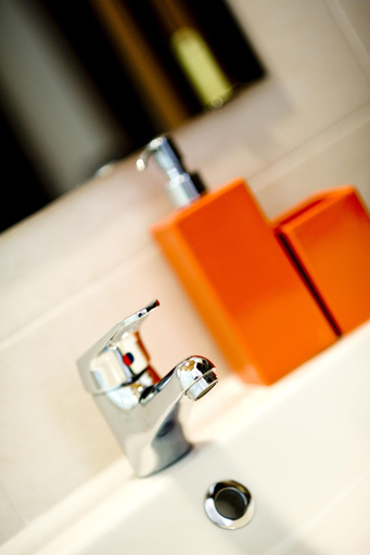 Bathroom 5, Camera 40, Milano