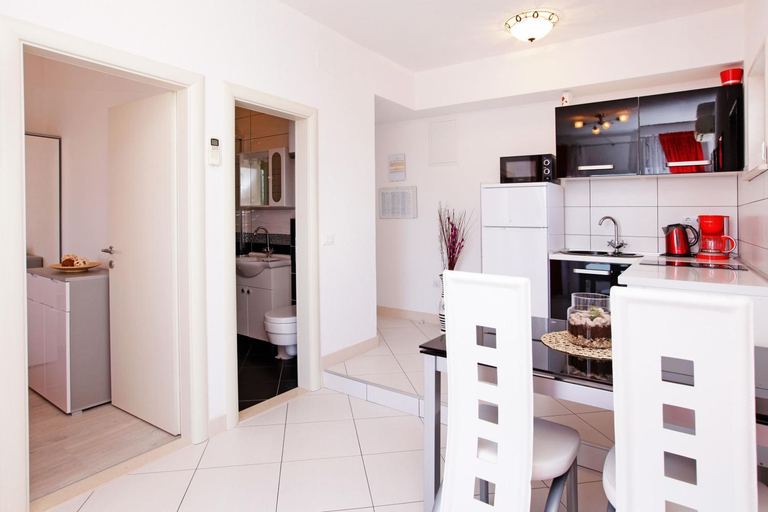 Others 5, Apartments Toni, Bol