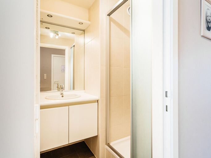 Bathroom 3, Apartment in Koksijde Near the Sea, West-Vlaanderen