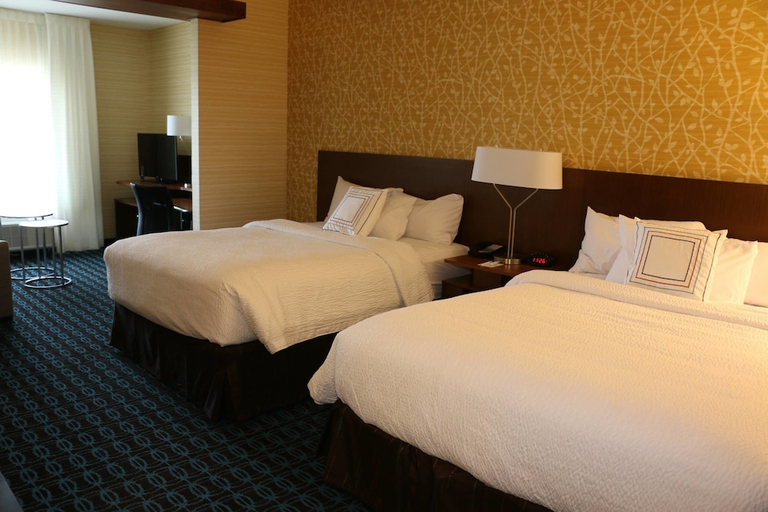 Bedroom 3, Fairfield Inn & Suites by Marriott Bowling Green, Wood