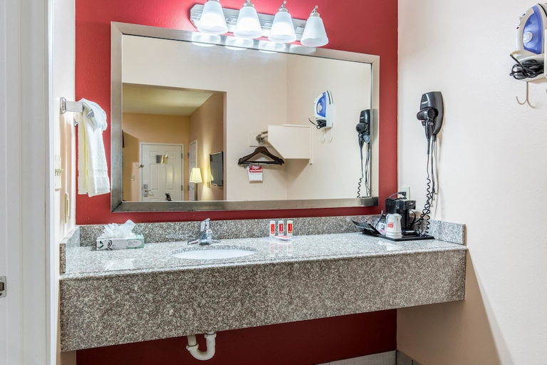 Bathroom 4, Quality Inn & Suites Bridge City/Orange, Orange