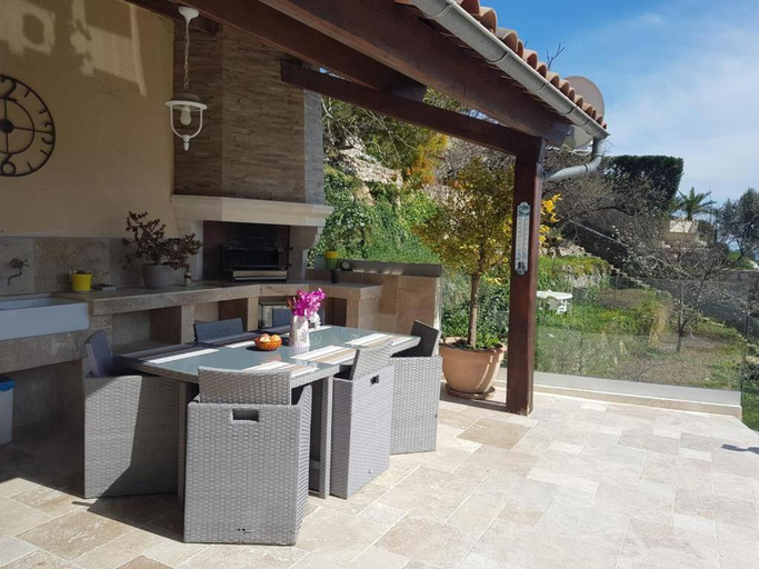 Food & Drinks, Luxurious, Quiet, and Peaceful, 3 floor villa, 5km from Monaco, Alpes-Maritimes