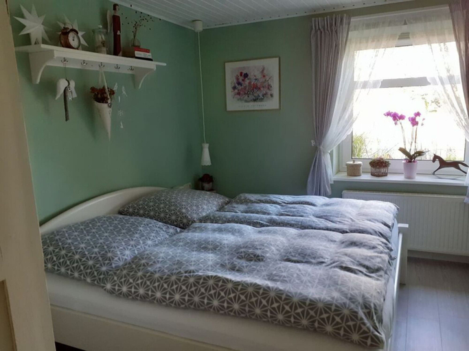 Bedroom 3, Dollhouse Modern Retreat, Aurich