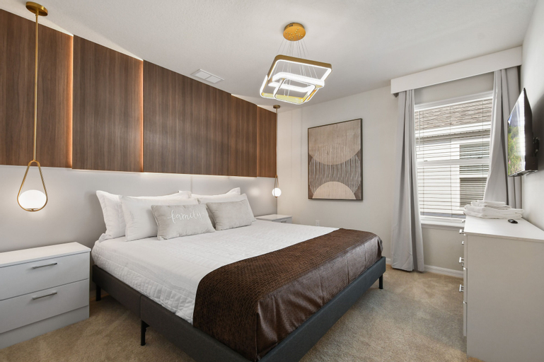 Bedroom 4, Private Theater Game Loft 10br Villa Pool Spa, Polk