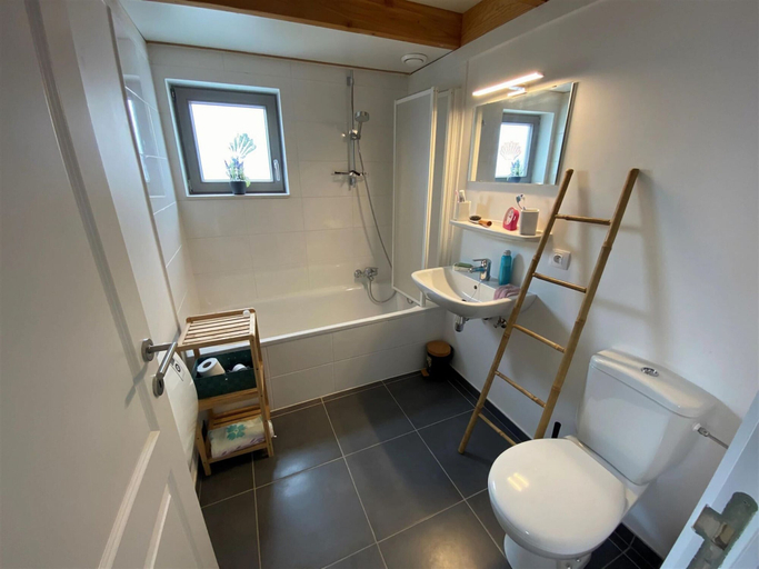 Bathroom 4, Cozy Polder House Near Koksijde, West-Vlaanderen