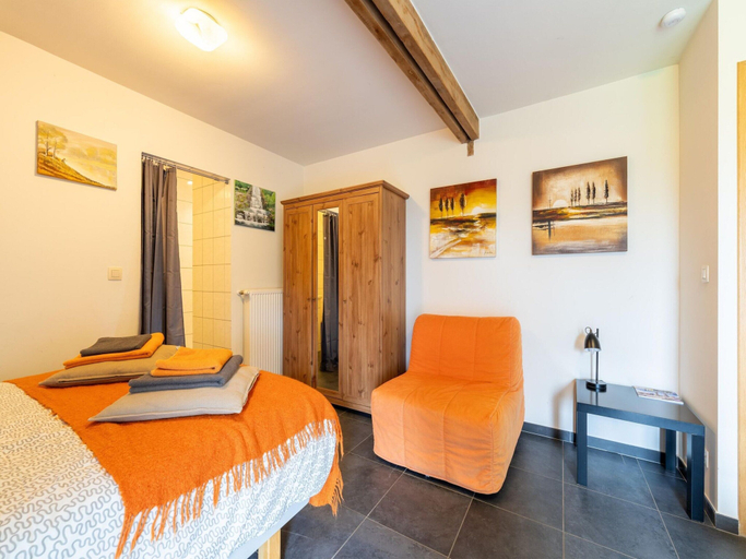 Room 3, Comfortable Group Home With Large Garden, West-Vlaanderen