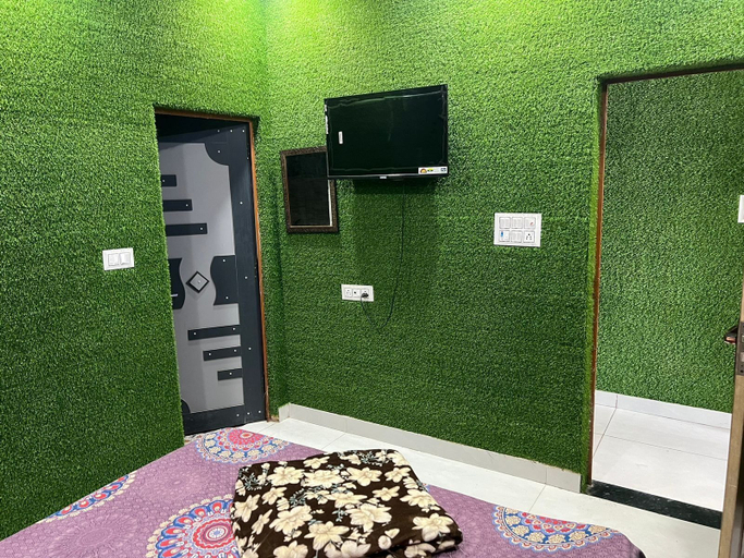 Bedroom 3, Hotel Neki & Restaurant, Meerut