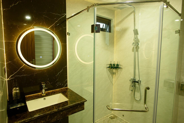 Bathroom, MARIS HOTEL & COFFEE, Hạ Long