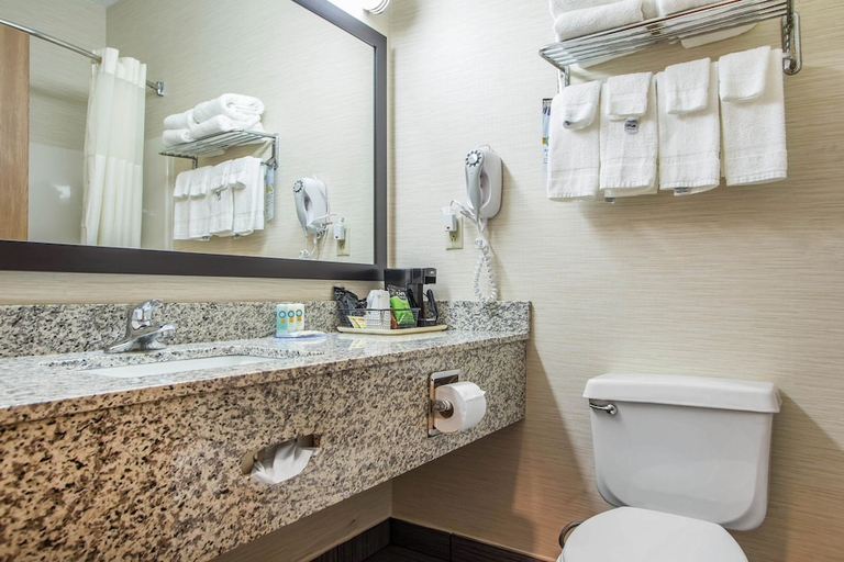 Bedroom 3, Quality Inn & Suites Bloomington I-55 And I-74, McLean