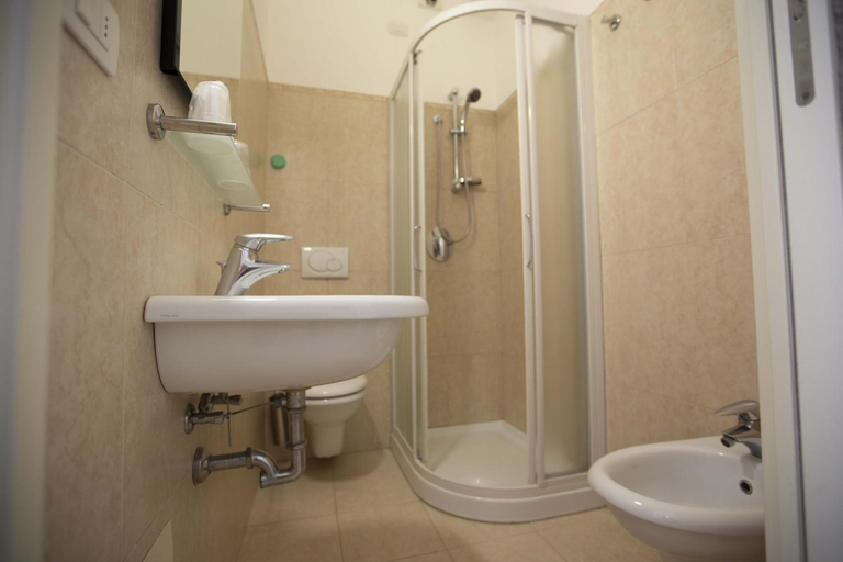 Bathroom 4, Hotel Confort, Rimini