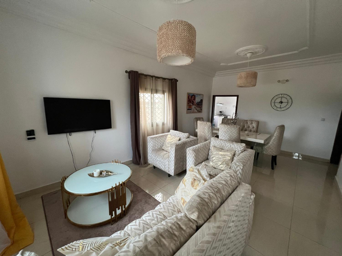 5, RESIDENCE MEUBLEE 1ERE CLASSE DOUALA pk 15, Wouri