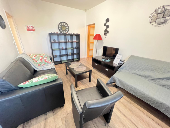 Others 4, Soleil Couchant Balcon Parking Metz Gare Un-Sejour-a-Part, Moselle