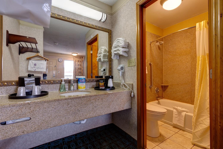 Bathroom 4, Deluxe Inn Fayetteville, Cumberland