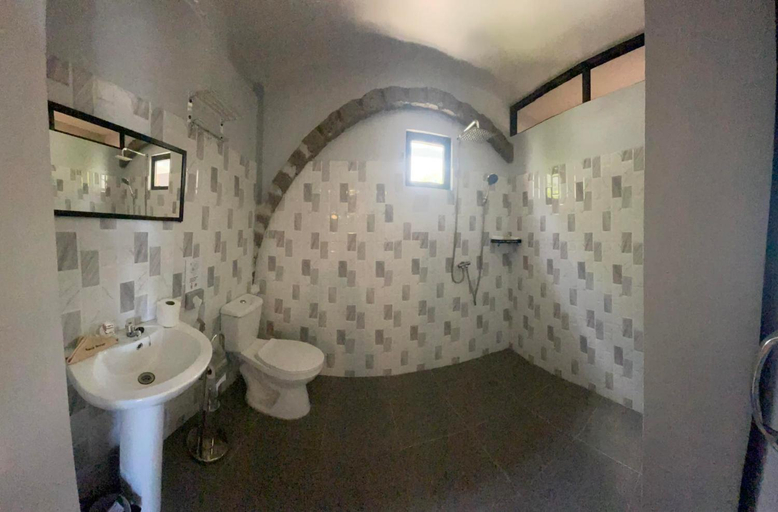 Bathroom 4, Sunbloom Beachfront Hotel and Restaurant, Candelaria