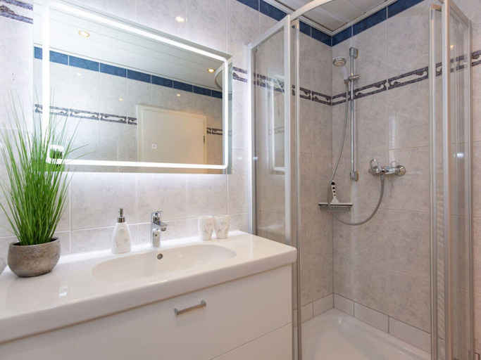 Bathroom 5, Holiday Apartment Hoppe 3, Nordfriesland