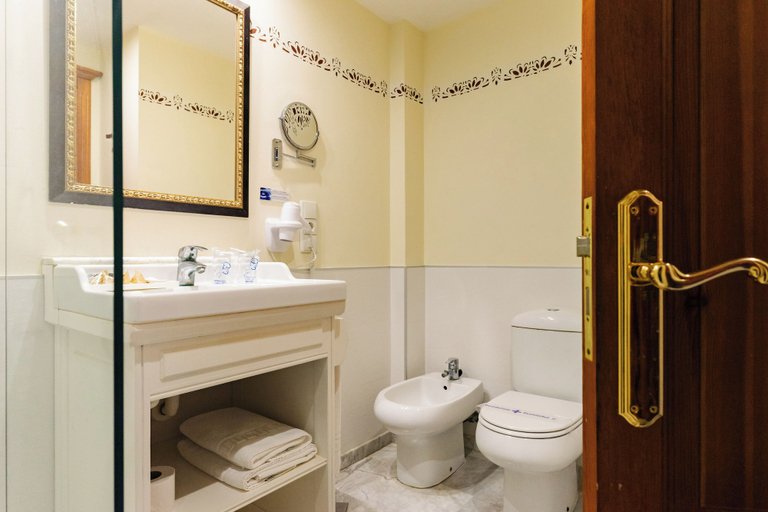 Bathroom 5, Hotel Ad Hoc Parque Golf, Valencia