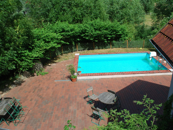 Pool 2, Wohnung in Dargun mit Pool und Streichelzoo, Mecklenburgische Seenplatte