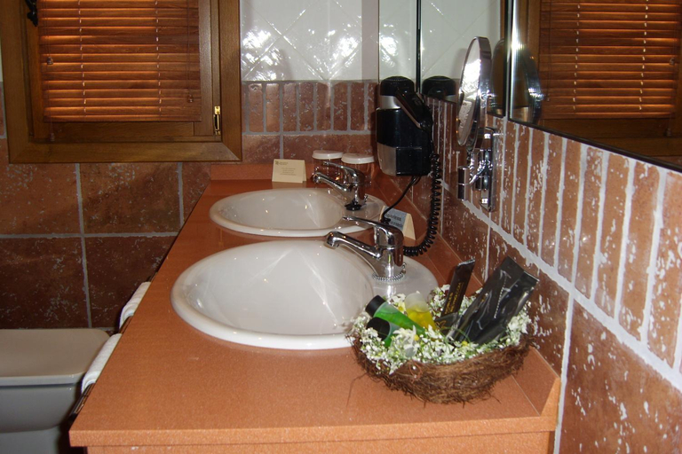 Bathroom, Hotel Palacio Dos Olivos, Navarra