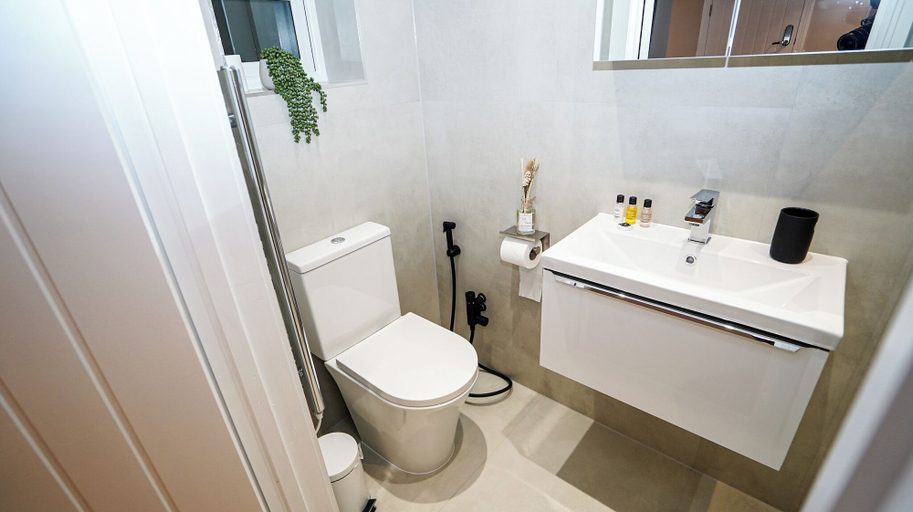 Bathroom 2, Wisteria F2 - single beds, Slough