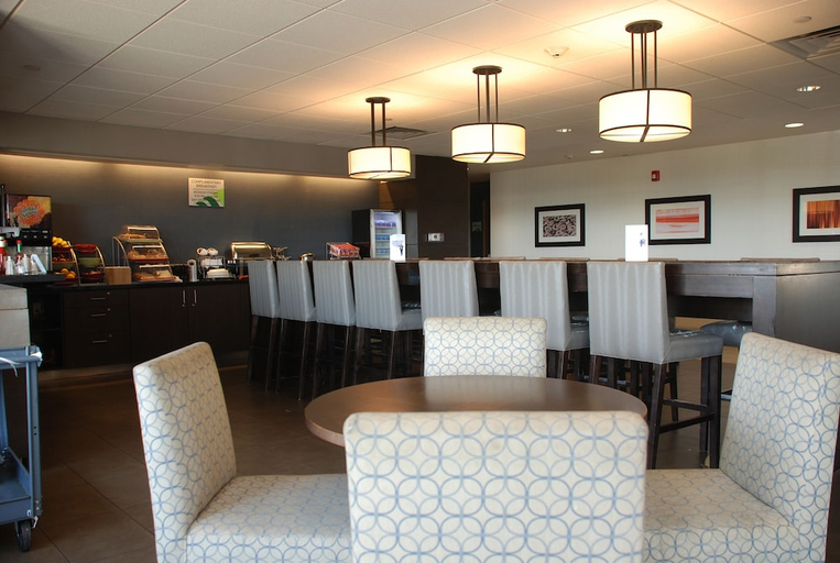 Food & Drinks 5, Wingate by Wyndham Bismarck, Burleigh