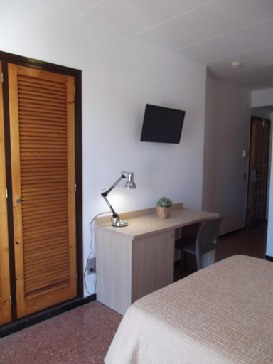 Bedroom 2, Hotel Mediterrani Express, Barcelona