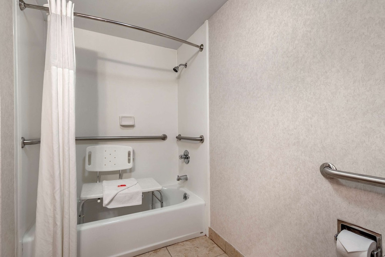 Bathroom 2, Econo Lodge Broken Arrow, Tulsa
