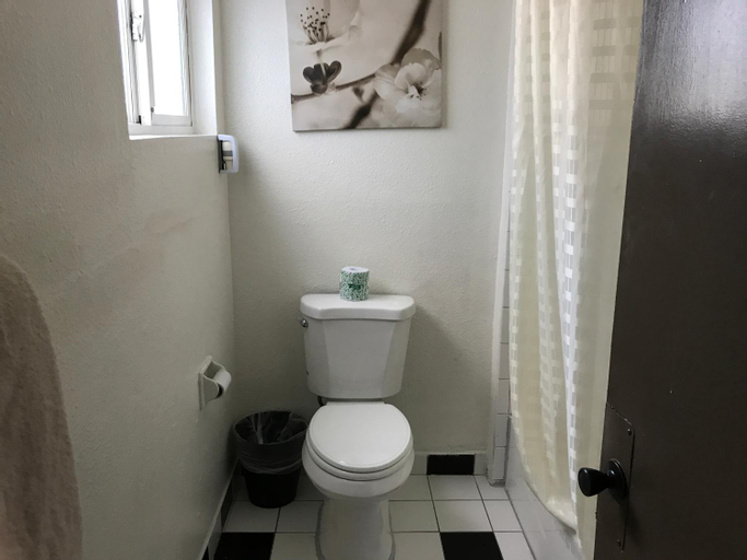 Bathroom 16