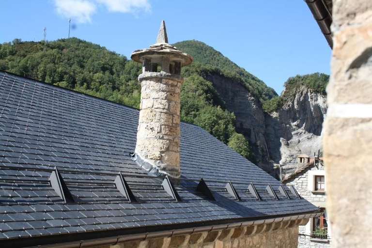 Exterior & Views 2, ALBERGUE CASA DE BROTO, Huesca