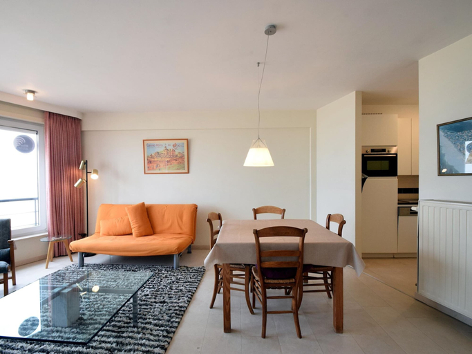 Others 4, Apartment With sea View in De Haan, West-Vlaanderen