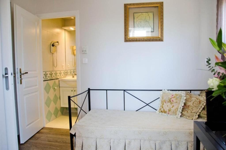 Bedroom 5, Residence Emeraude, Alpes-Maritimes