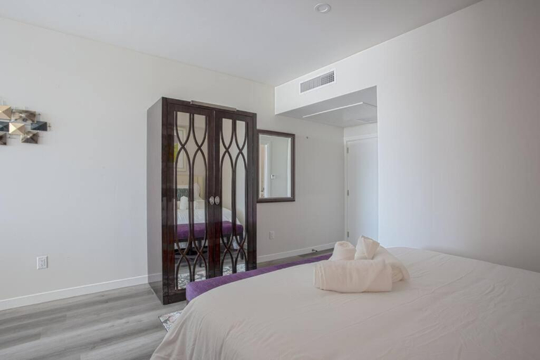 Others 2, Luxurious Design One Bedroom Apt near Balboa Park, San Diego