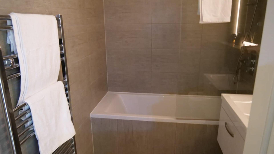 Bathroom 3, Capital Drive Cozy Apartment in Milton Keynes, Milton Keynes